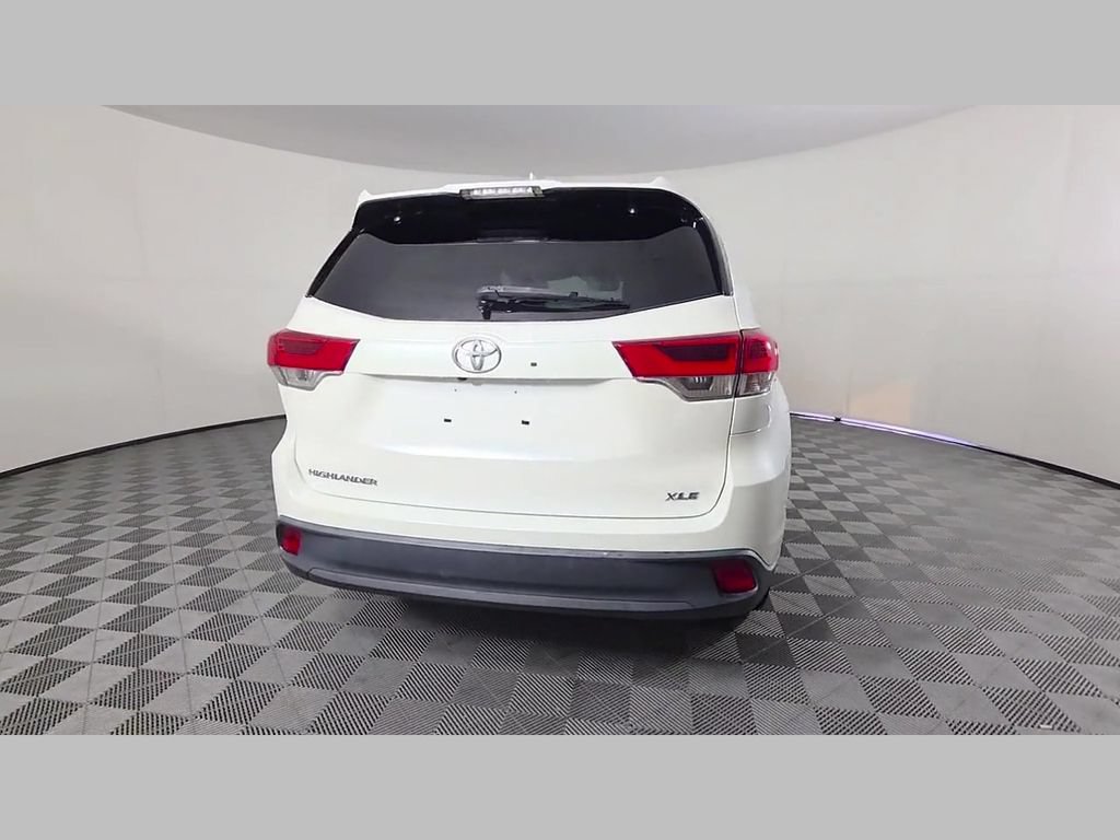 Used 2019 Toyota Highlander XLE FWD image 40
