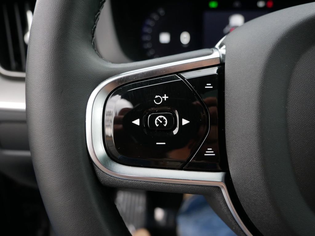 Used 2024 Volvo XC60 B5 Ultimate w/ Protection Package Premier AWD/4WD image 27