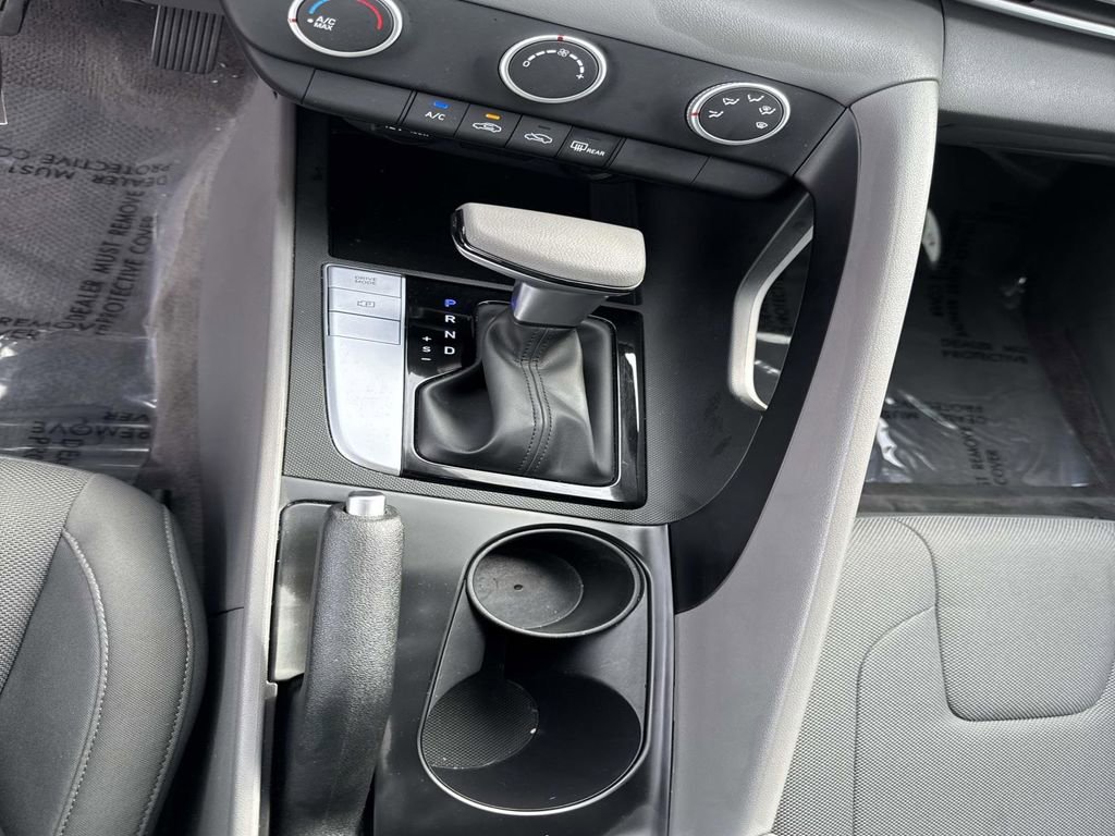 Used 2023 Hyundai Elantra SE image 26