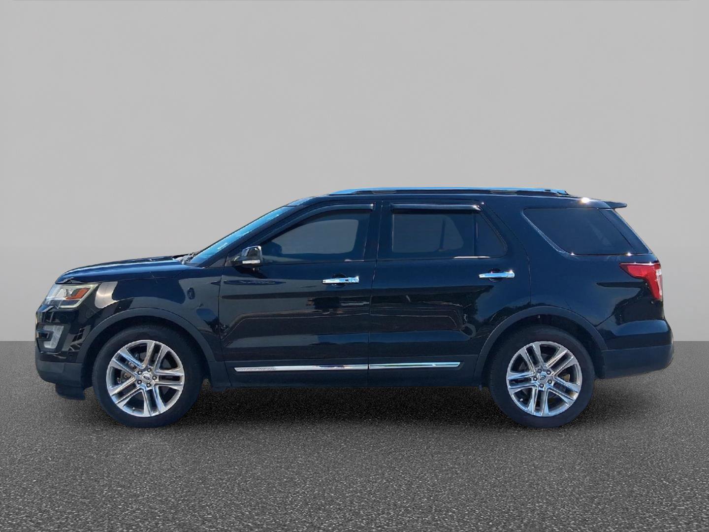Used 2017 Ford Explorer Limited w/ Equipment Group 301A FWD image 2