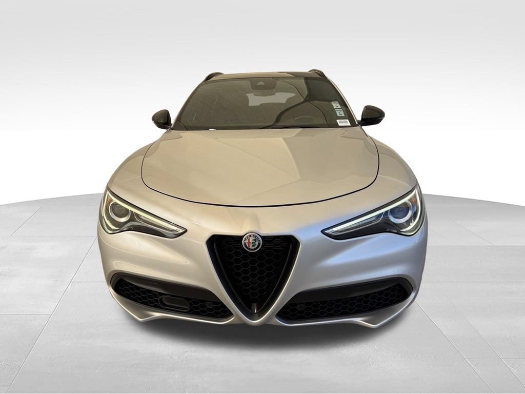 Used 2021 Alfa Romeo Stelvio Ti Sport AWD/4WD image 4
