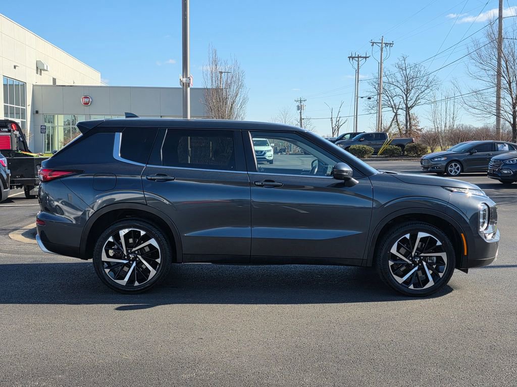 Used 2024 Mitsubishi Outlander SE image 5