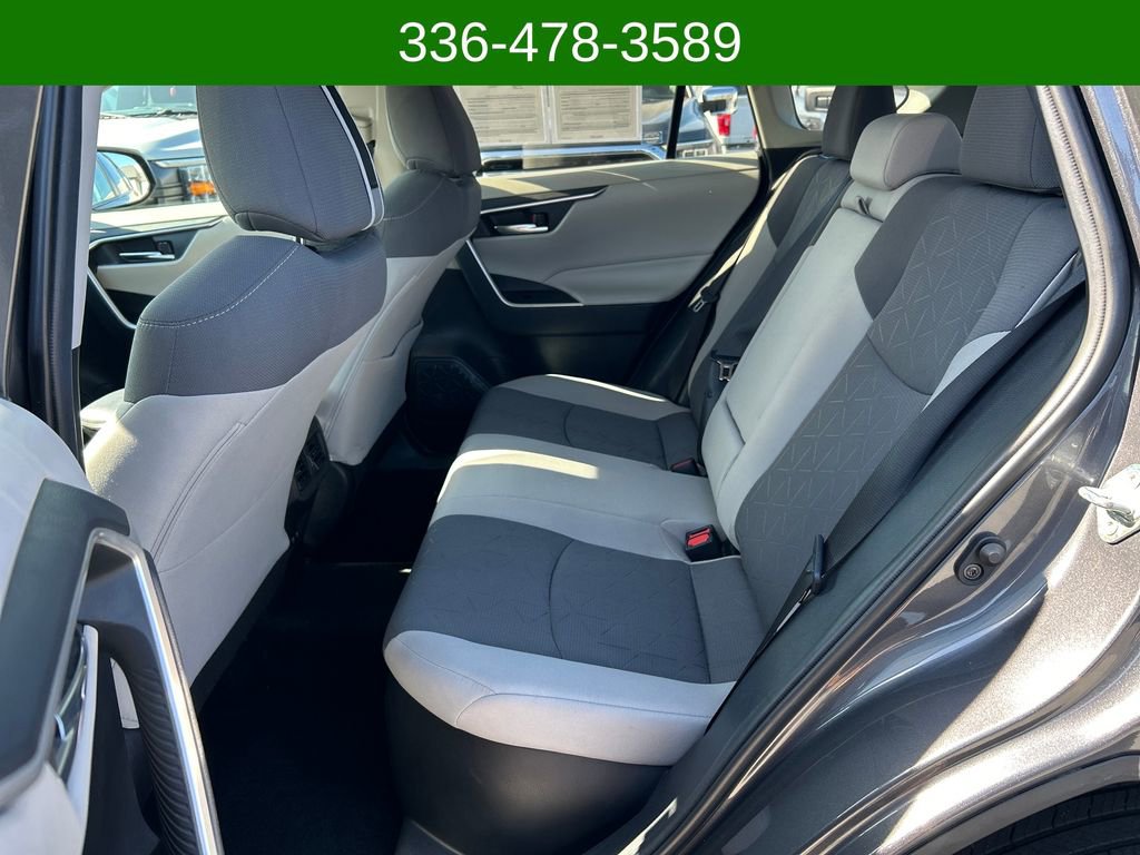 Used 2020 Toyota RAV4 XLE w/ Carpet Mat Package AWD/4WD image 25