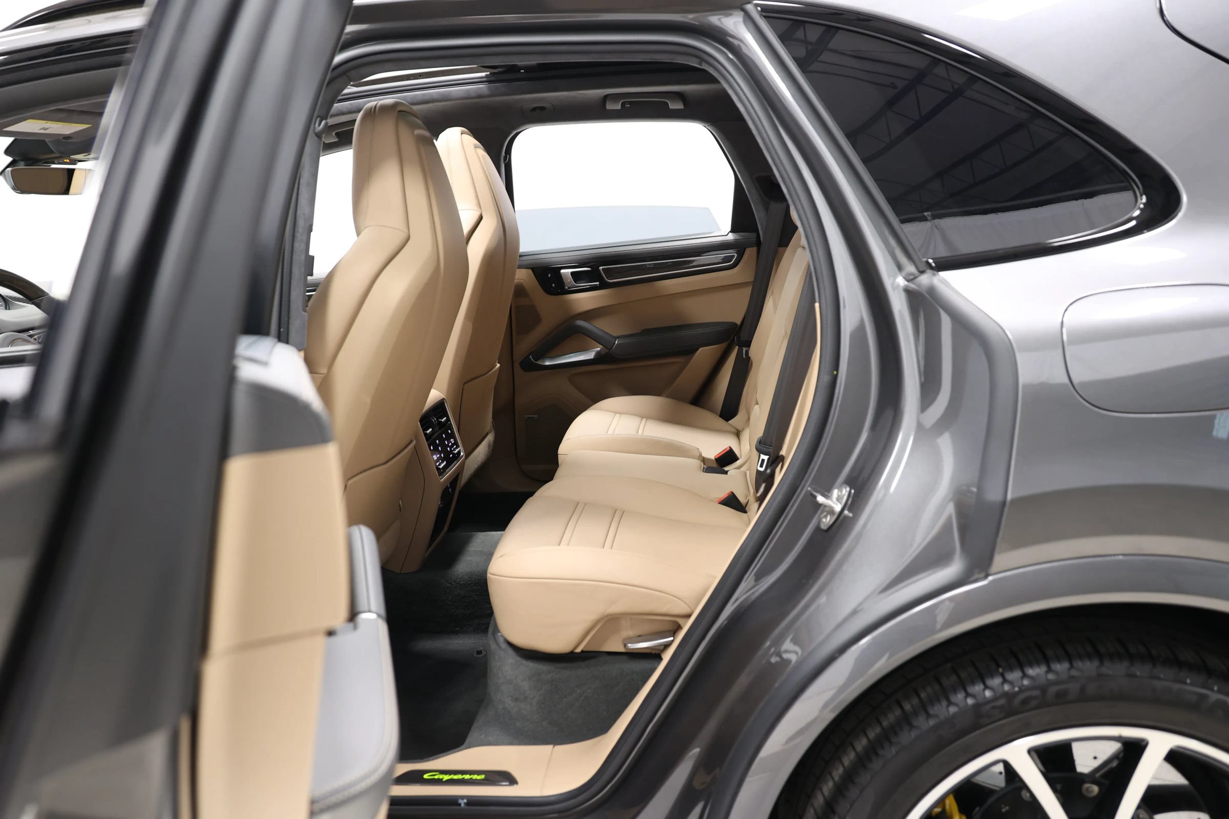 Used 2021 Porsche Cayenne Turbo S AWD/4WD image 66