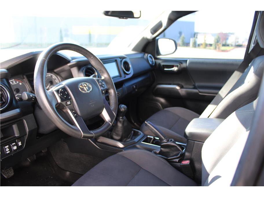 Used 2017 Toyota Tacoma TRD Off-Road w/ Tow Package image 9