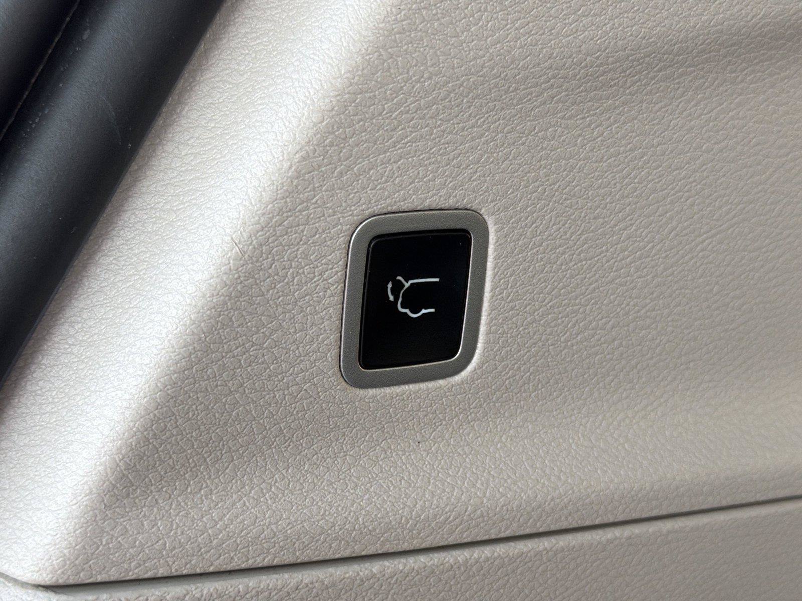 Used 2024 Chrysler Pacifica Touring-L FWD image 18