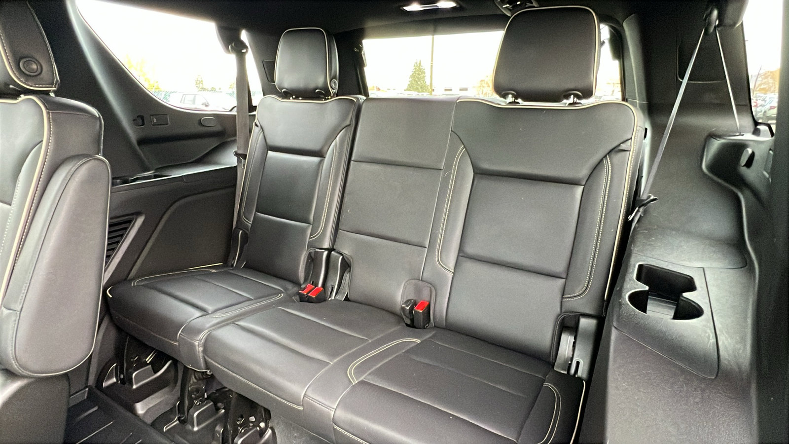 Used 2021 Chevrolet Tahoe Premier w/ Premium Package image 17