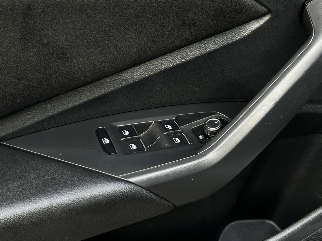 Used 2021 Volkswagen Jetta SE w/ SE Cold Weather Package image 17