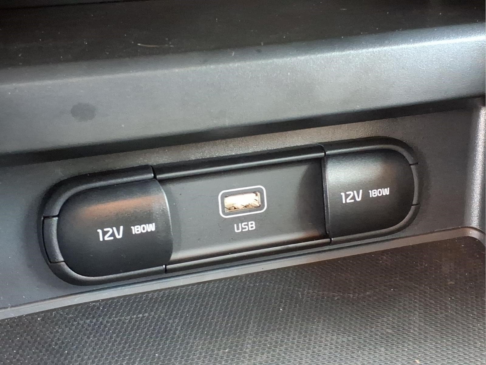 Used 2025 Kia Soul LX w/ LX Technology Package FWD image 14