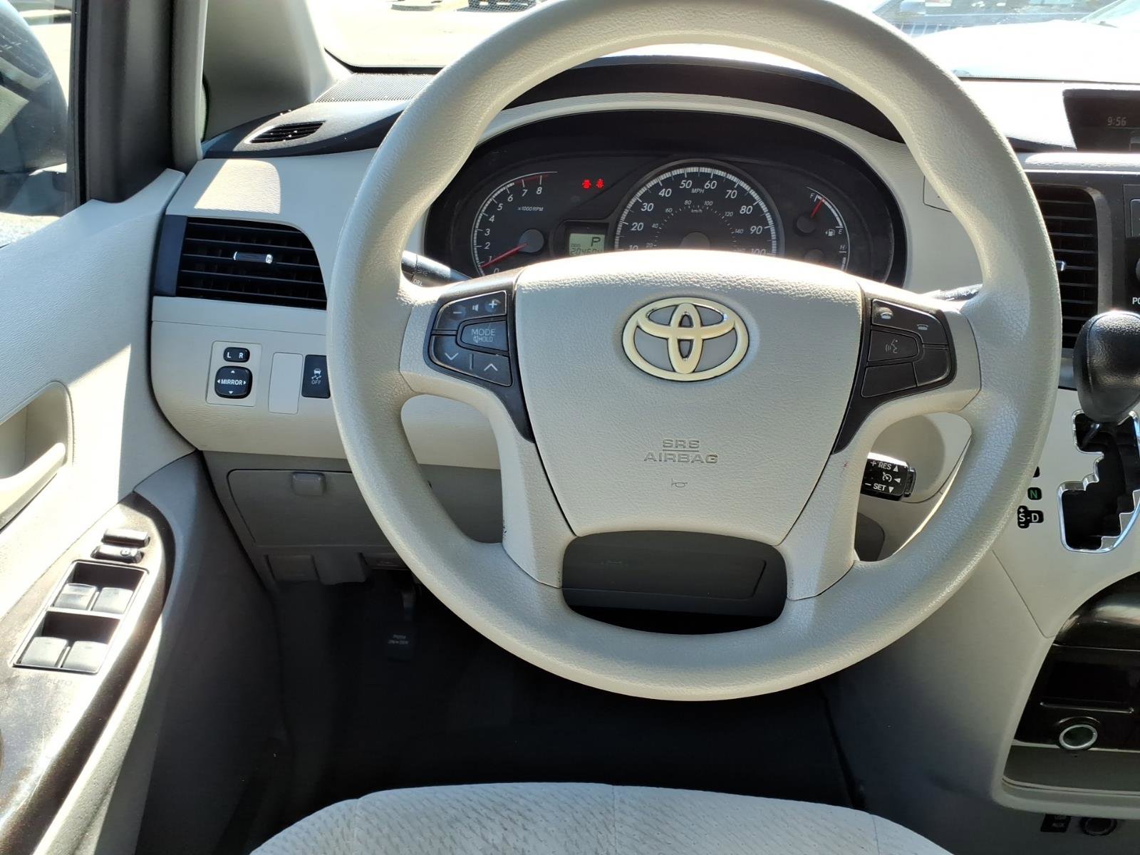 Used 2011 Toyota Sienna LE FWD image 5