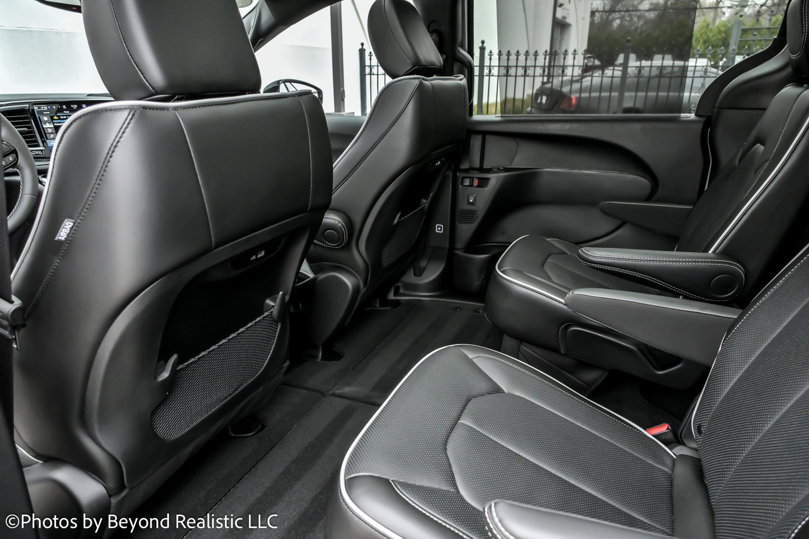 Used 2024 Chrysler Pacifica Limited w/ S Appearance Package image 29