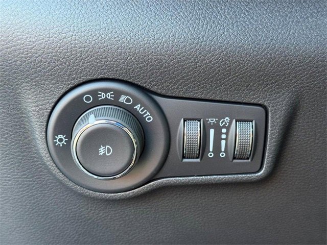 New 2025 Jeep Compass Latitude w/ Sun & Sound Group image 29