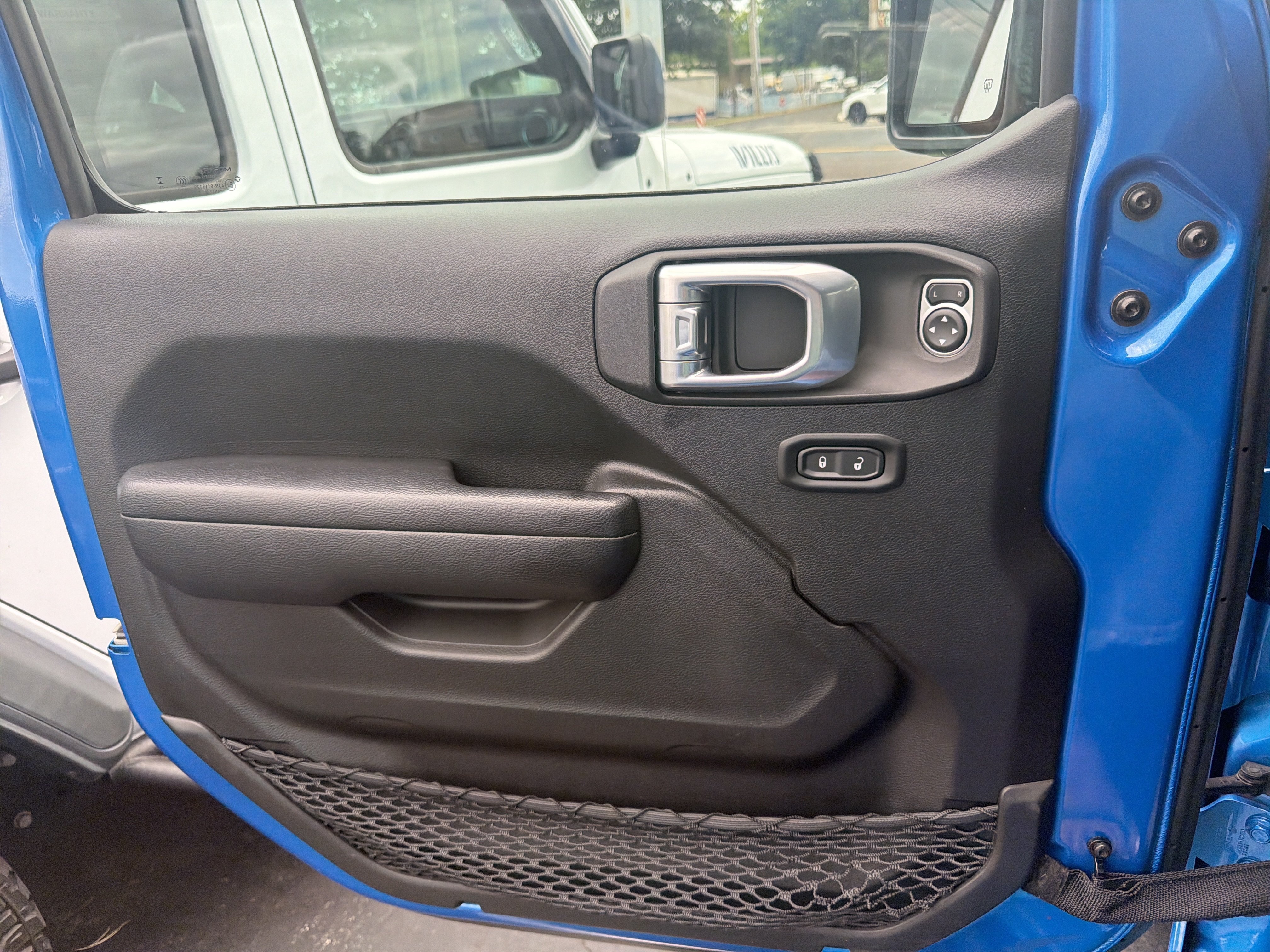 Certified 2023 Jeep Wrangler Unlimited w/ Convenience Group AWD/4WD image 30