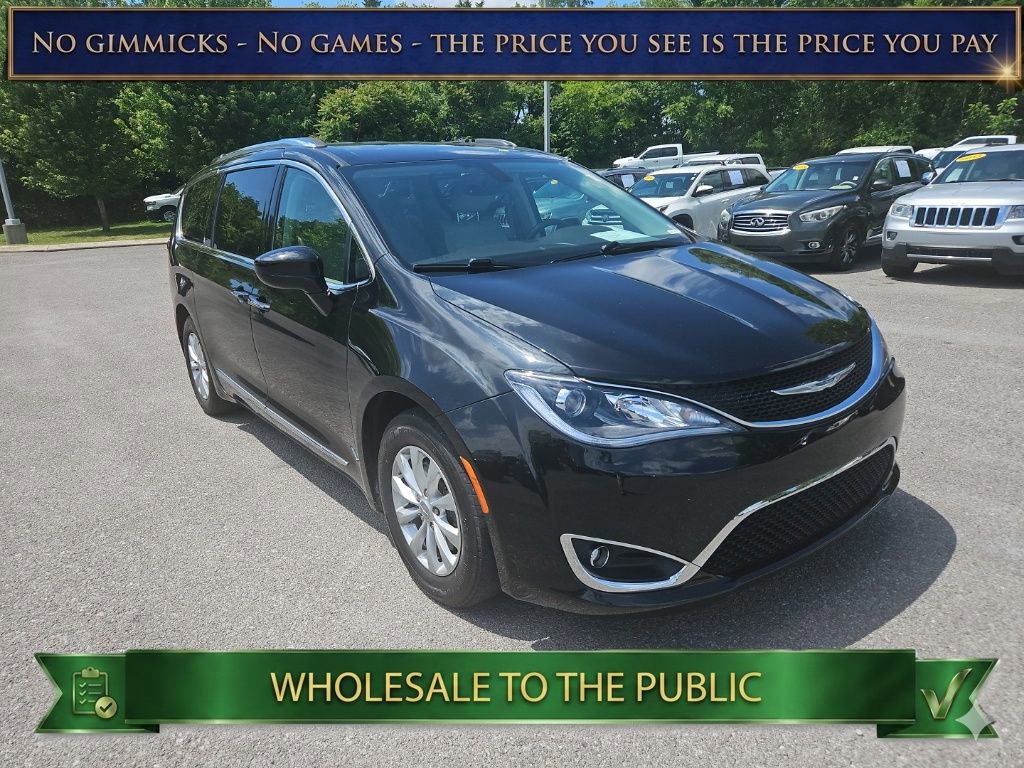 Used 2018 Chrysler Pacifica Touring-L Plus FWD image 1