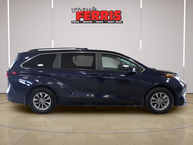 Used 2023 Toyota Sienna LE image 6