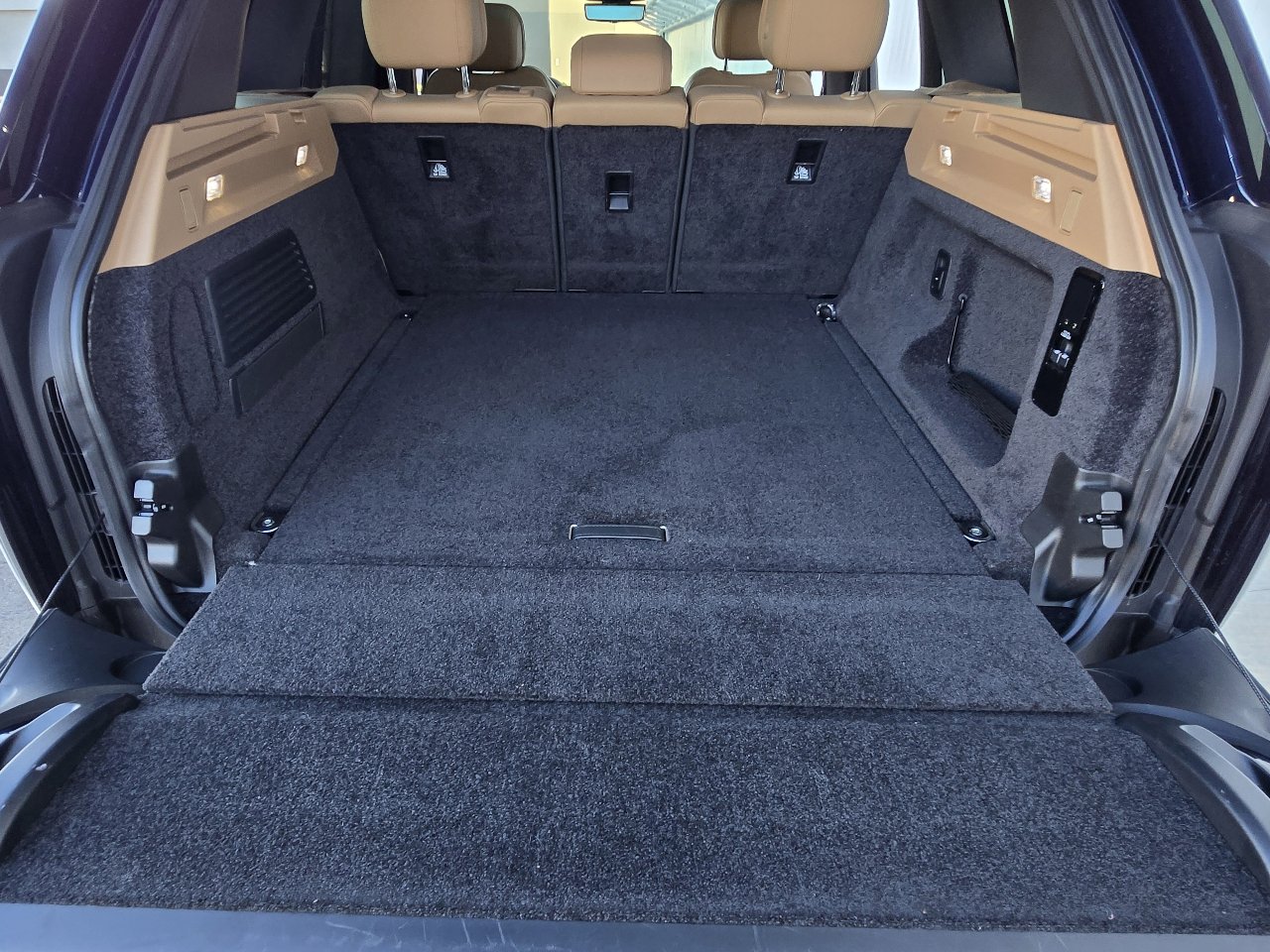 Used 2023 Land Rover Range Rover SE image 40