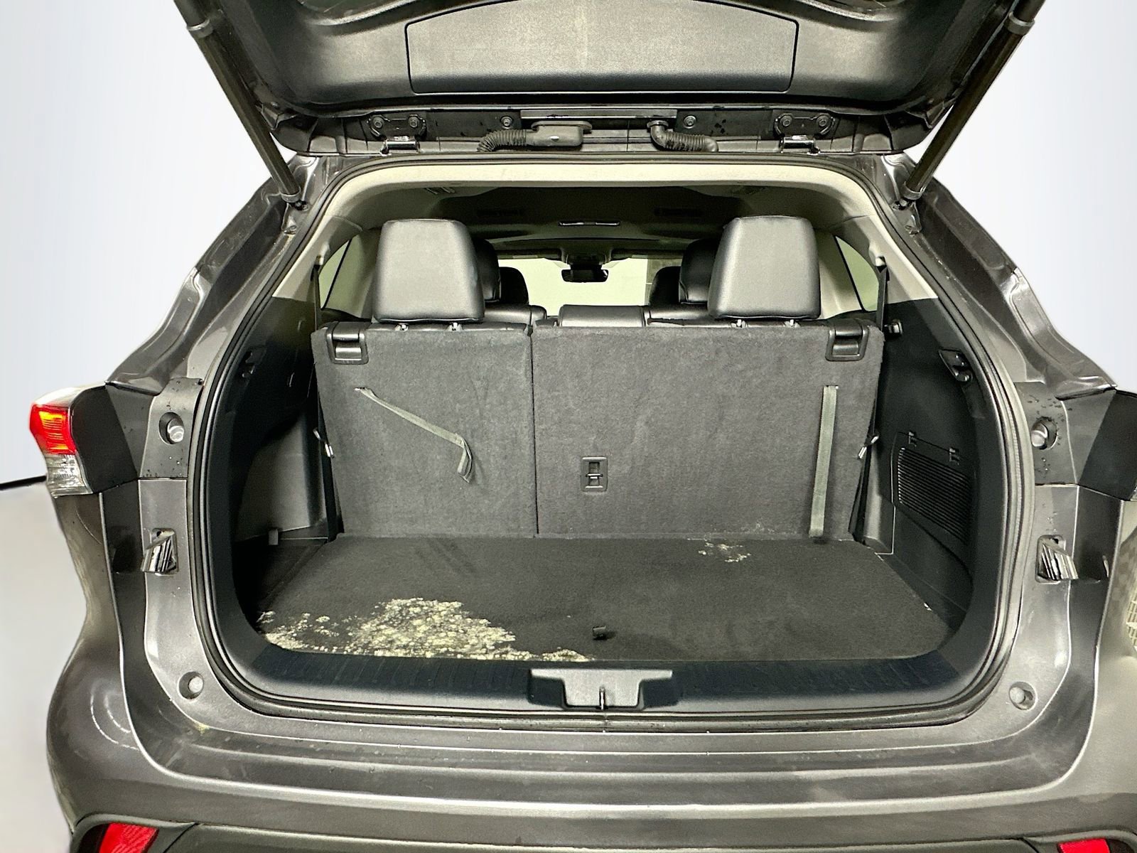 Used 2022 Toyota Highlander XLE AWD/4WD image 28
