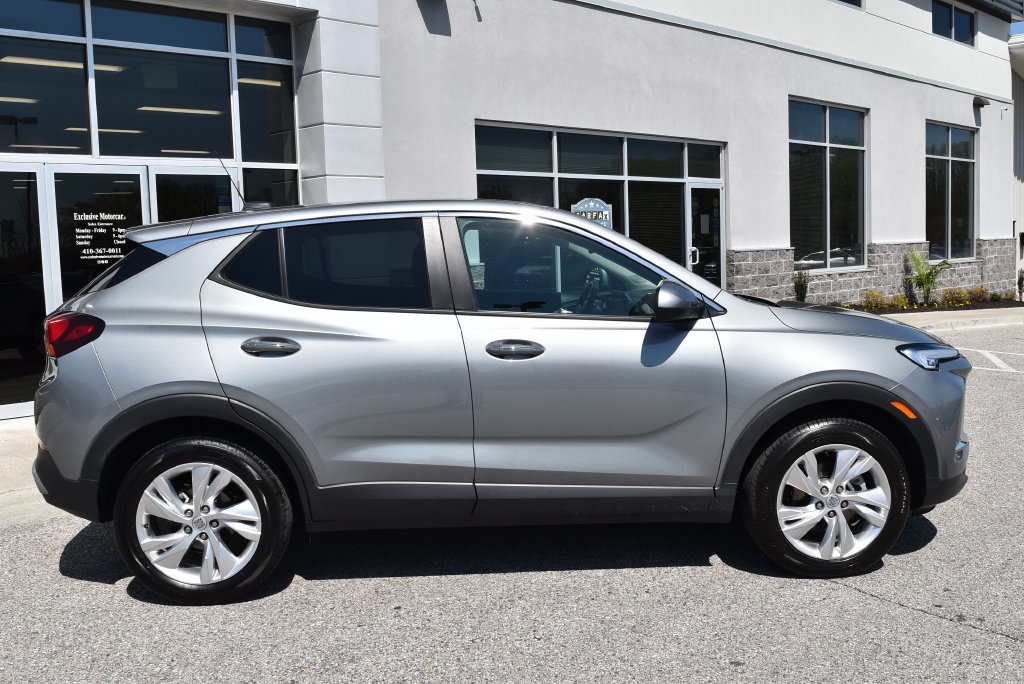 Used 2025 Buick Encore GX Preferred AWD/4WD image 2