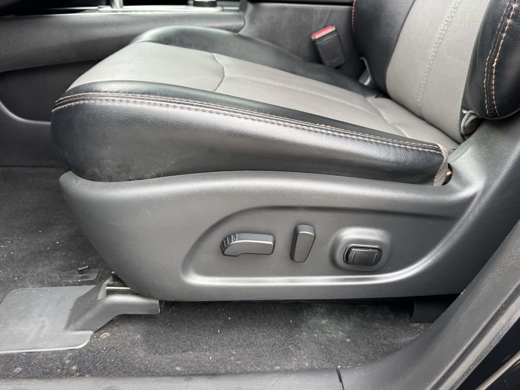 Used 2020 Nissan Pathfinder SL AWD/4WD image 19