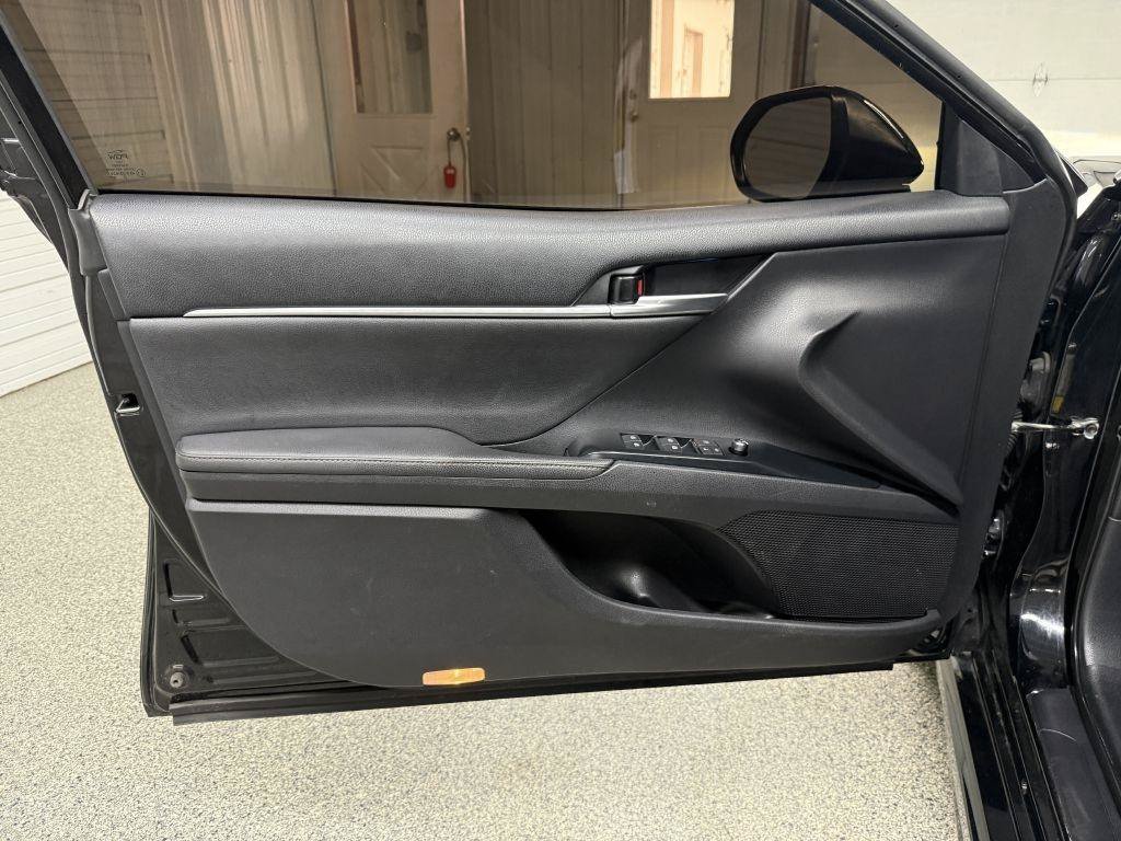 Used 2019 Toyota Camry XSE FWD image 23