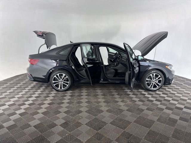 Used 2025 Volkswagen Jetta Sport image 16