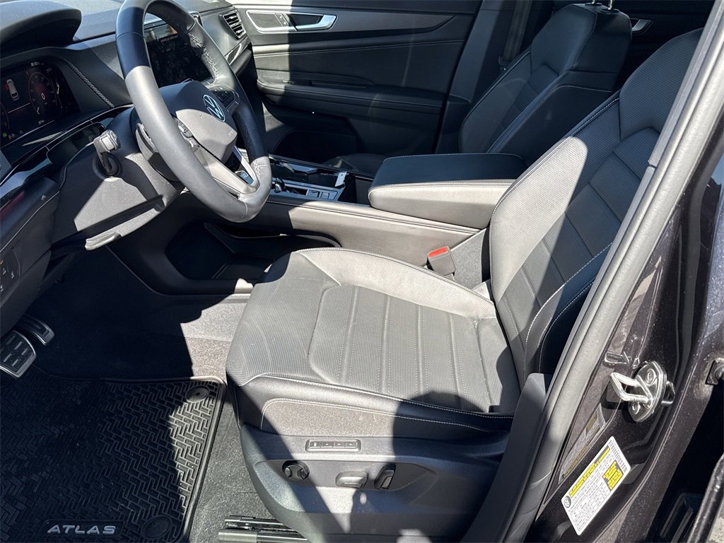 Used 2024 Volkswagen Atlas Cross Sport SEL R-Line image 12