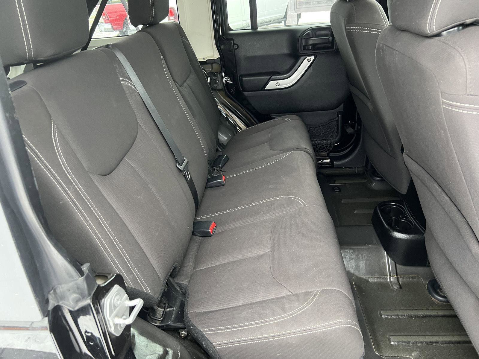 Used 2017 Jeep Wrangler Unlimited Sahara w/ Connectivity Group image 30