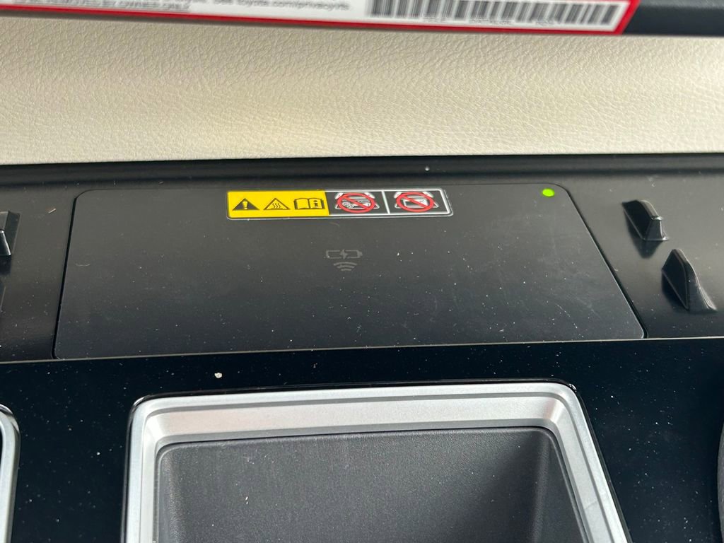 Used 2026 Toyota Sienna Limited image 38