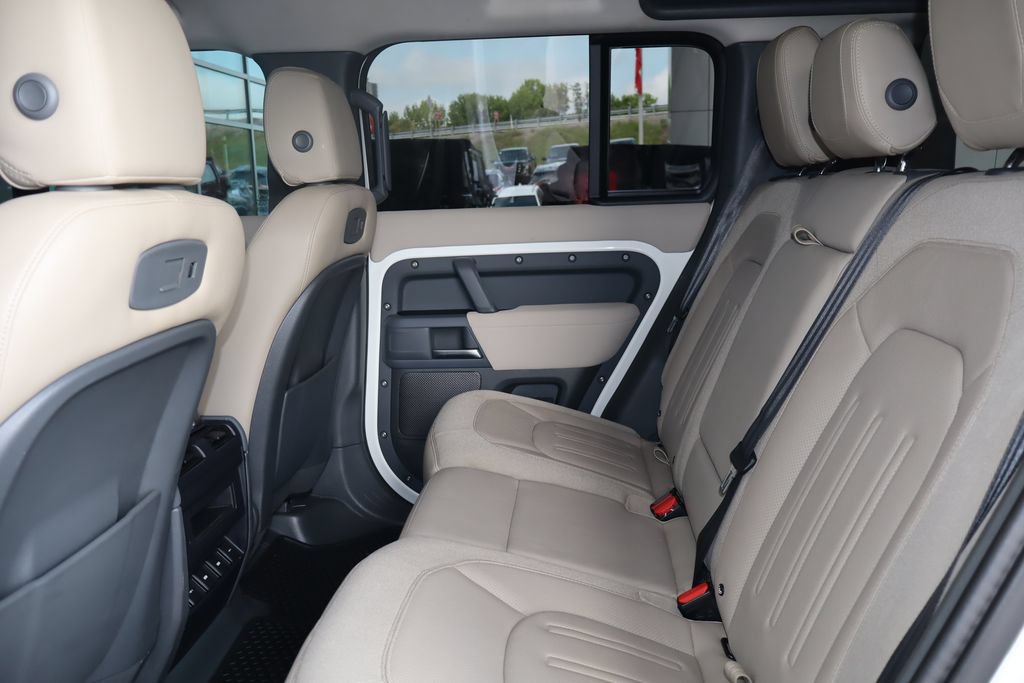 Used 2020 Land Rover Defender 110 S AWD/4WD image 31