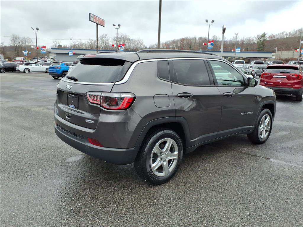 Used 2024 Jeep Compass Latitude image 4