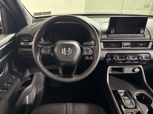 Used 2025 Honda Pilot Sport image 23