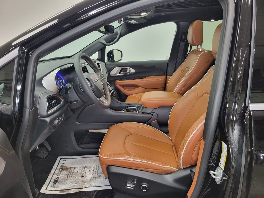 Used 2025 Chrysler Pacifica Pinnacle w/ Trailer Tow Group image 5