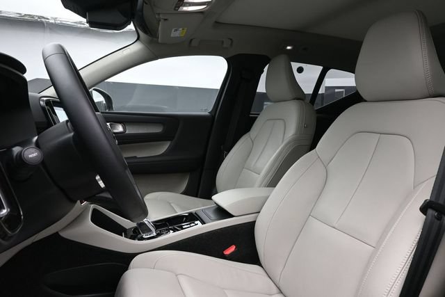 Used 2025 Volvo XC40 B5 Ultra w/ Climate Package AWD/4WD image 10