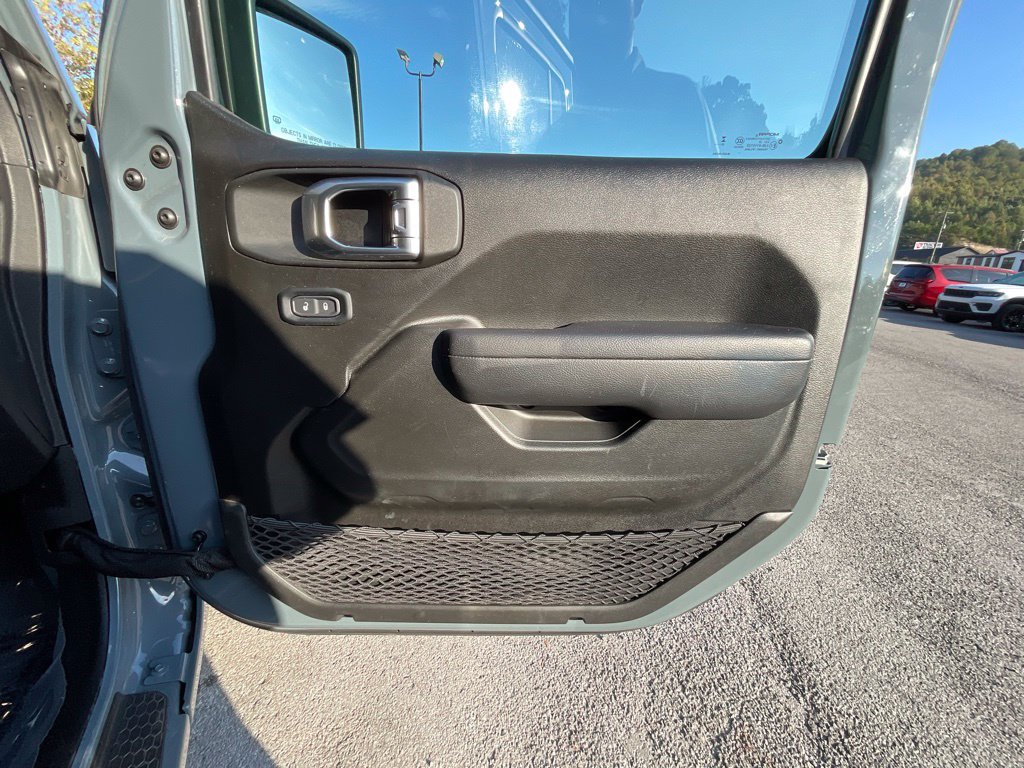 Used 2024 Jeep Wrangler Unlimited w/ Convenience Group AWD/4WD image 21