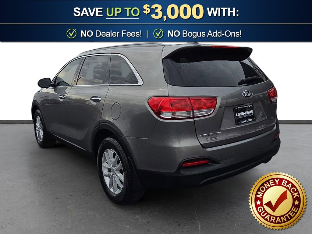 Used 2017 Kia Sorento LX w/ LX Convenience Package image 4