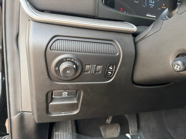 Used 2024 Jeep Wagoneer L Series II w/ Flexible Seating Group AWD/4WD image 30