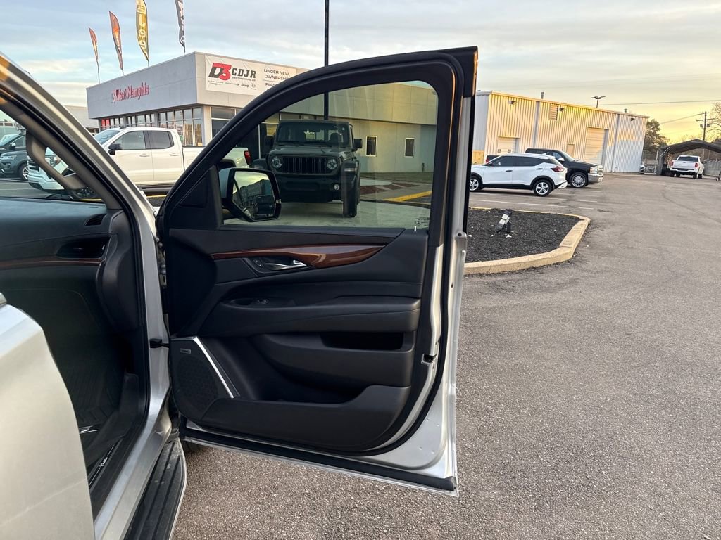 Used 2019 Cadillac Escalade 4WD image 19