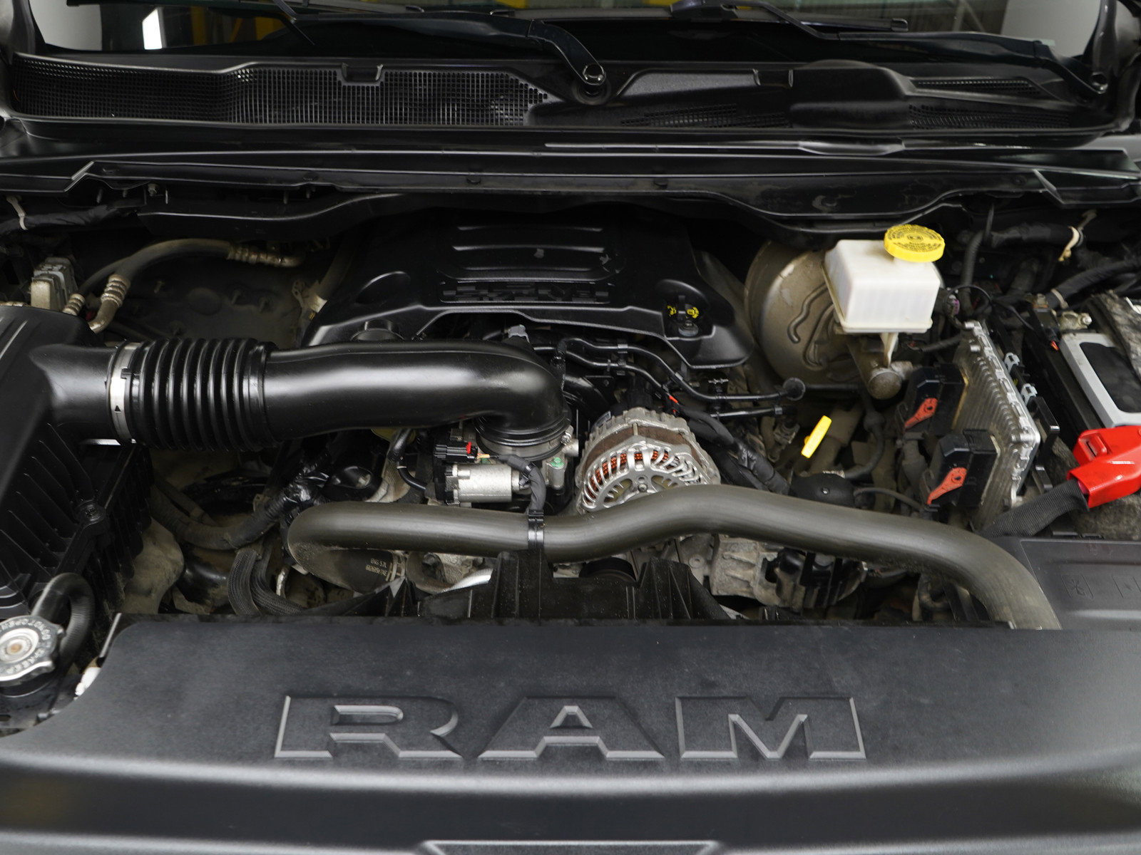 Used 2020 RAM 1500 Sport w/ Level 2 Equipment Goup w/2_L AWD/4WD image 32