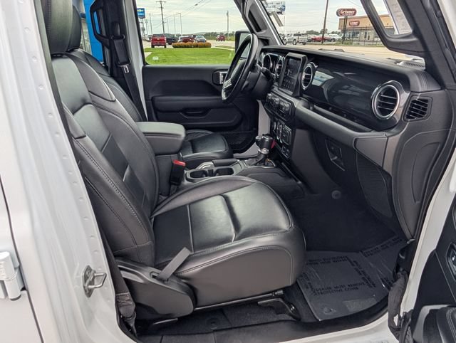 Used 2022 Jeep Wrangler Unlimited Sahara AWD/4WD image 3