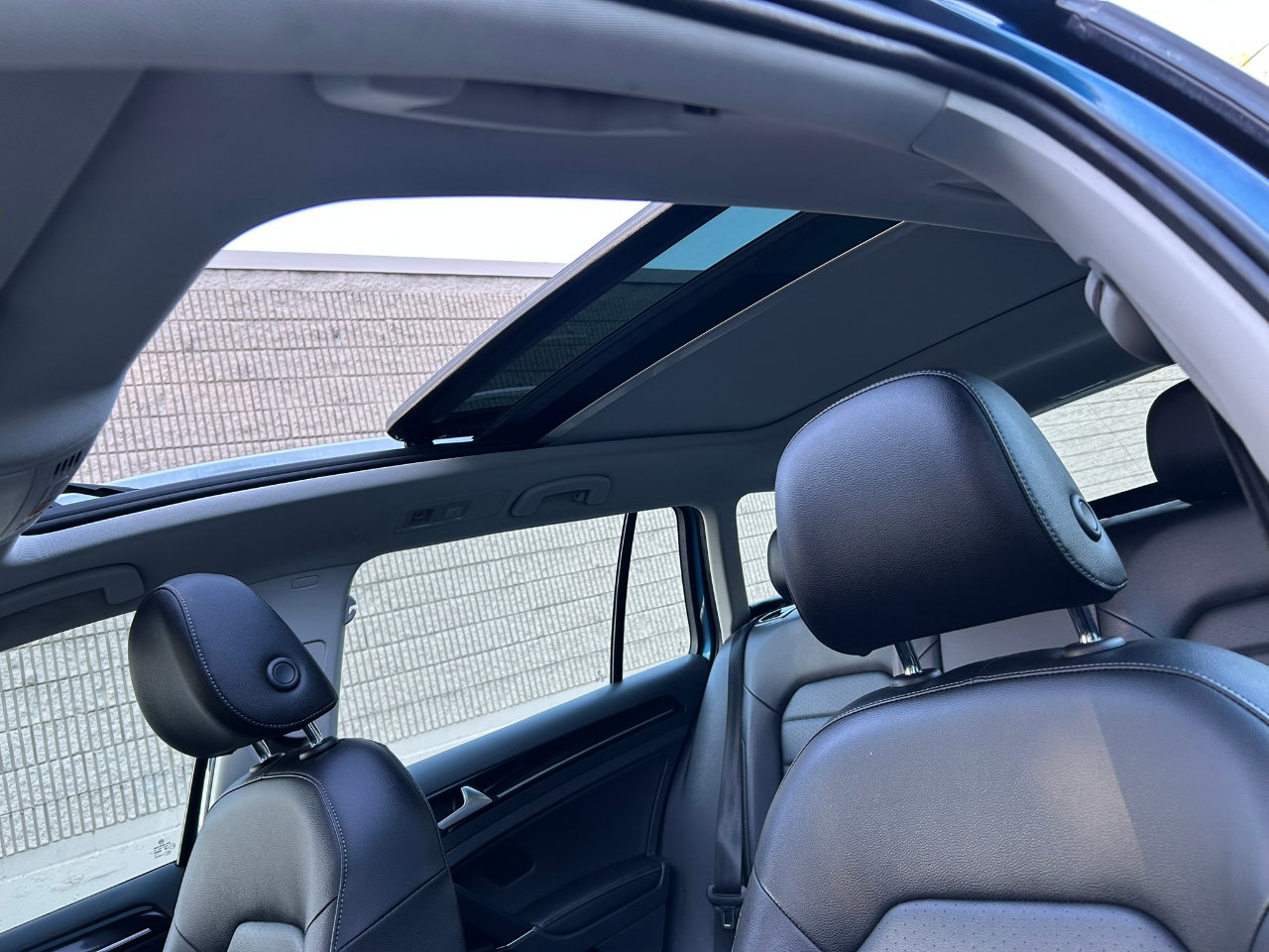 Used 2017 Volkswagen Golf SEL image 12