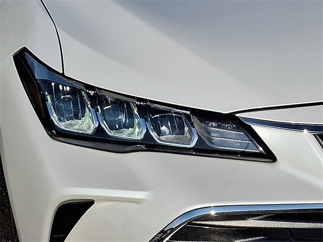 Used 2019 Toyota Avalon XLE w/ Moonroof Package image 9