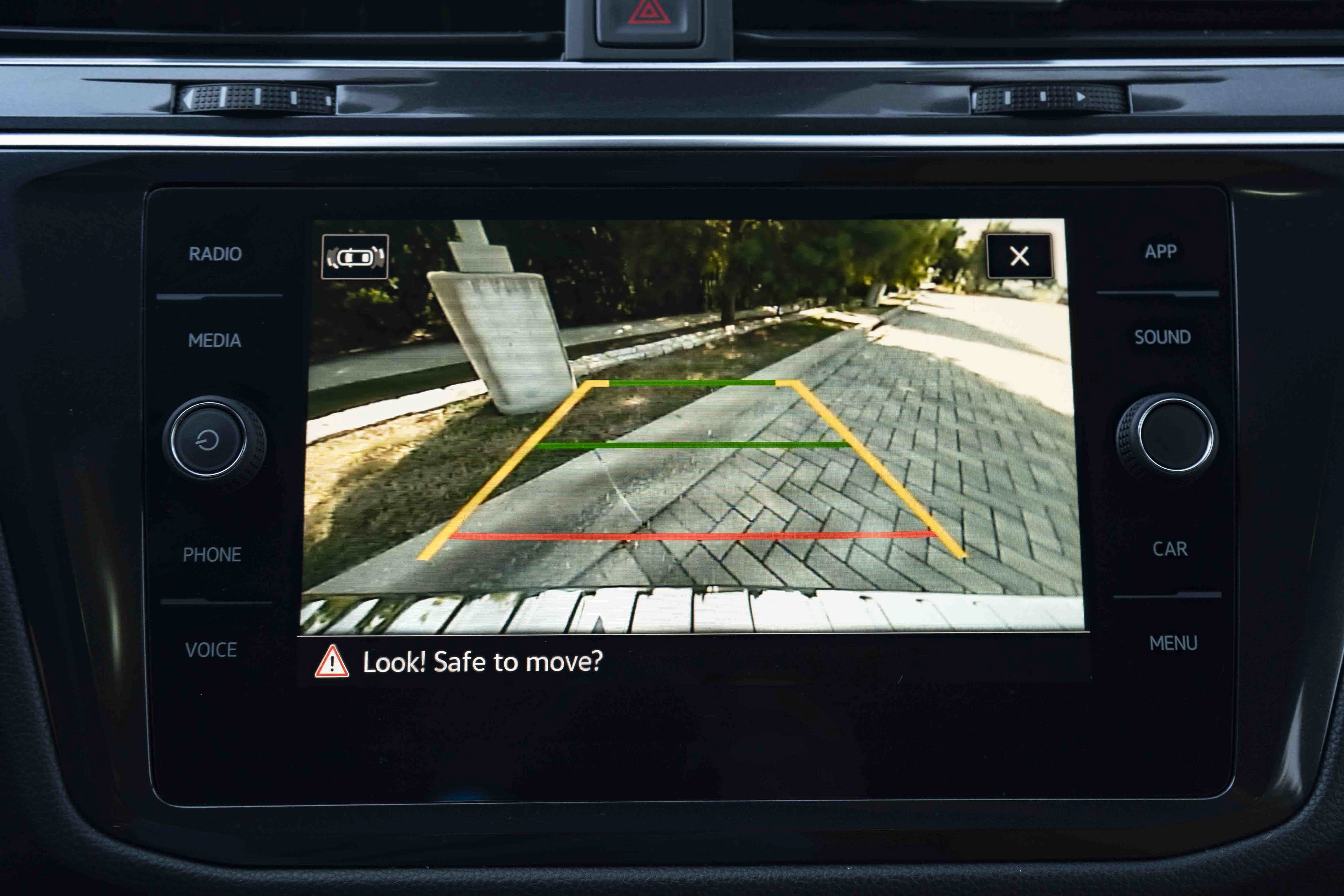 Certified 2022 Volkswagen Tiguan SE R-Line FWD image 29