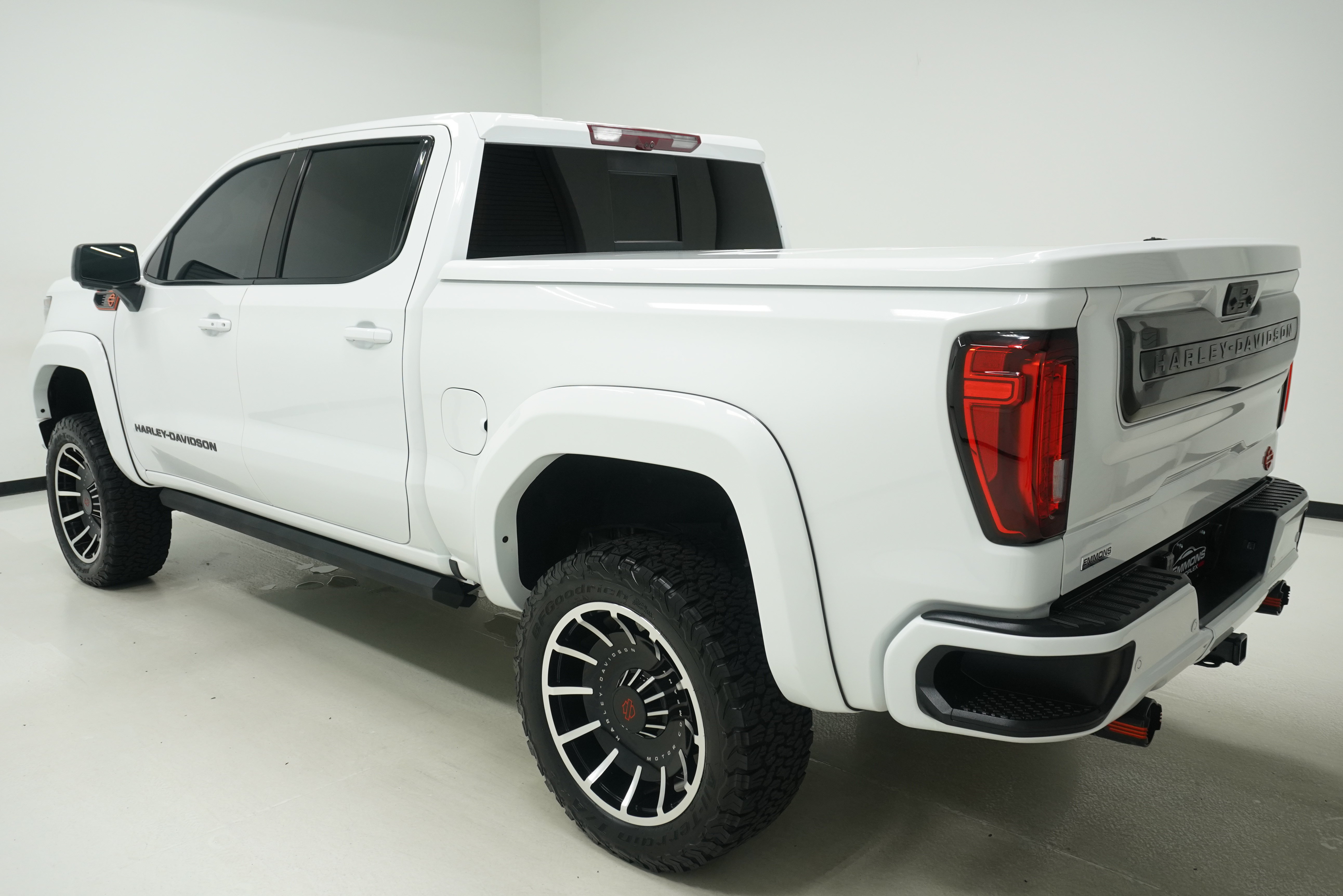 Used 2024 GMC Sierra 1500 AT4 w/ Technology Package AWD/4WD image 5