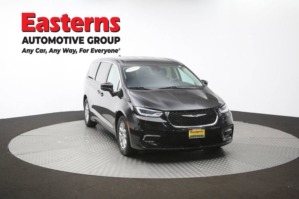 Used 2023 Chrysler Pacifica Touring-L FWD image 51