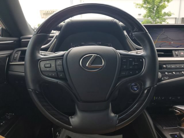 Used 2021 Lexus ES 300h Ultra Luxury w/ Accessory Package FWD image 21