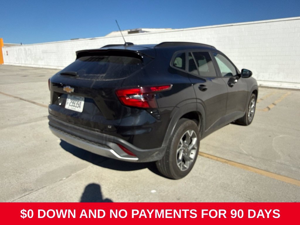 Used 2025 Chevrolet Trax LT w/ LT Convenience Package FWD image 8