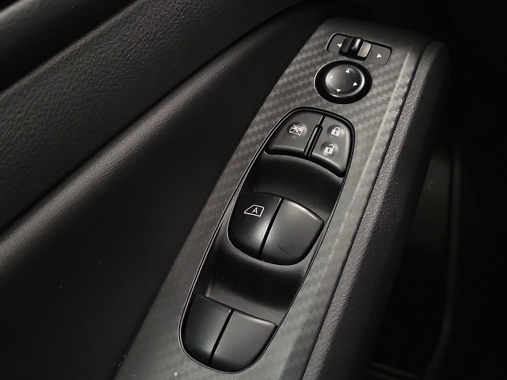 Used 2025 Nissan Altima 2.5 SV FWD image 16