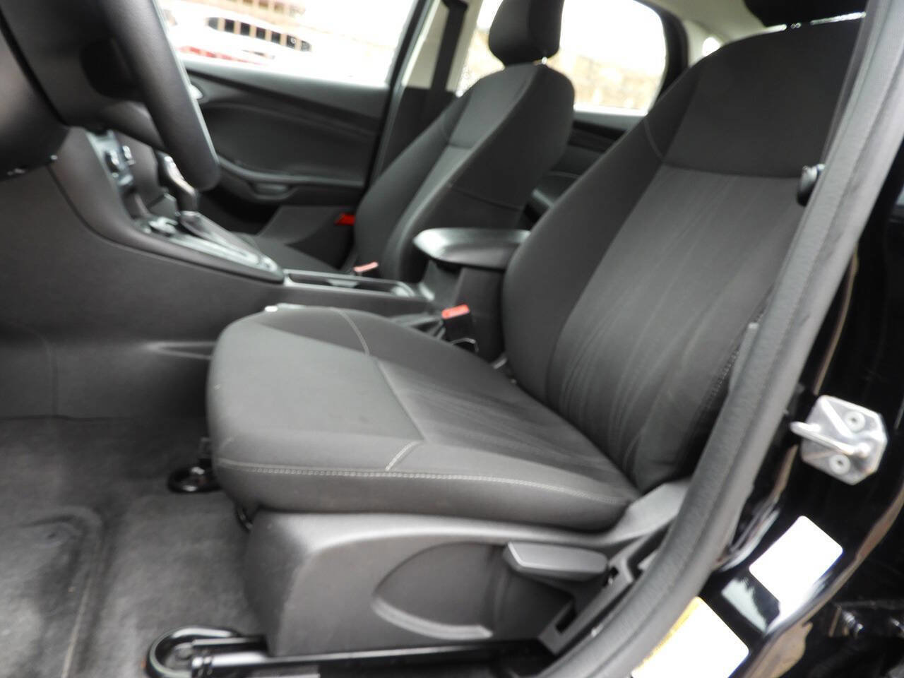 Used 2018 Ford Focus SE image 15