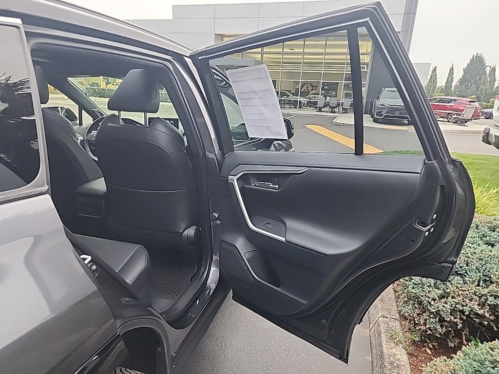 Used 2020 Toyota RAV4 XSE AWD/4WD image 17