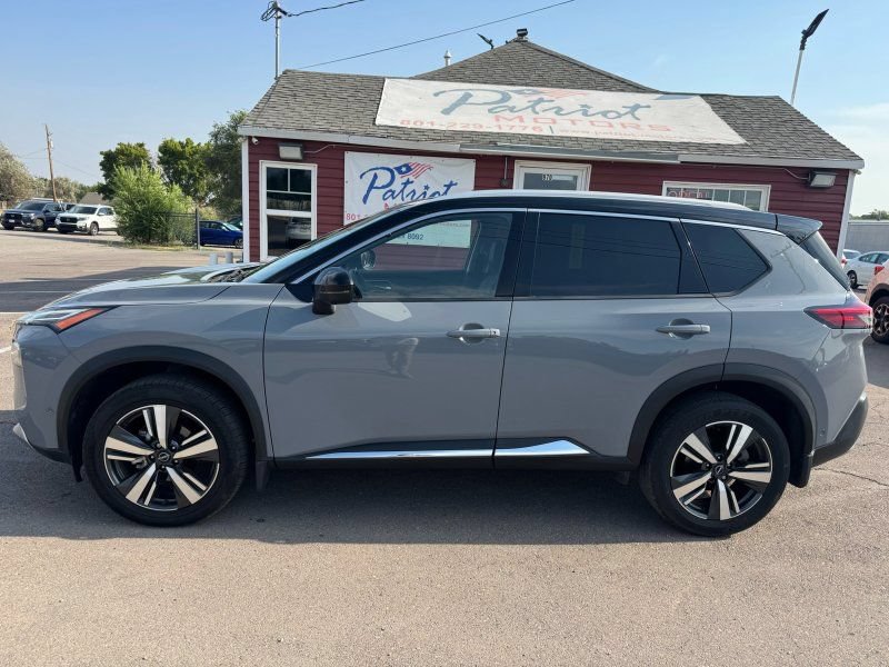 Used 2023 Nissan Rogue Platinum AWD/4WD image 2